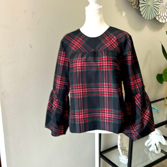 Free Assembly Cute women multi color top with bell sleeves, slit sides. Size S - Picture 1 of 13